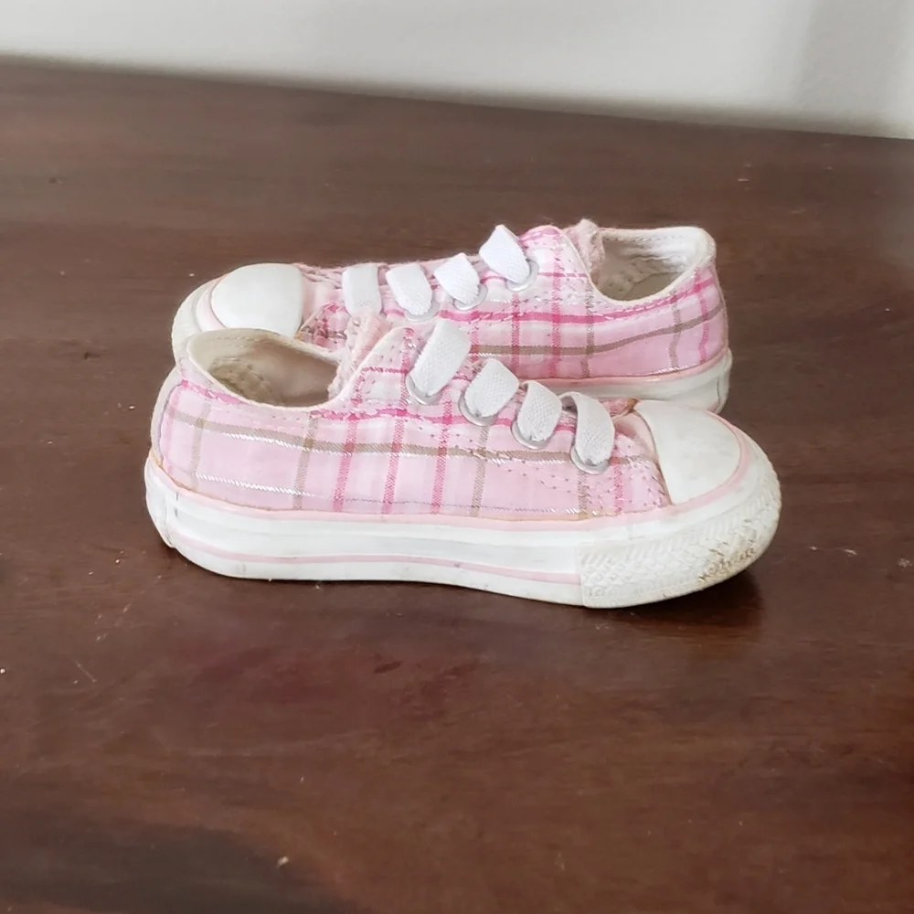 Converse Infant Girl's Sneaker Size 4